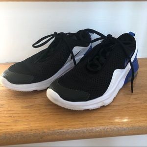 Boys’ NIKE Kids' Air Max Motion 2 Sneaker